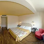 Bijou Hotel 3*